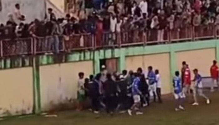 Video Kericuhan Semifinal Walinagari Baringin Cup Viral di Instagram, Wasit Garis Dikeroyok Suporter