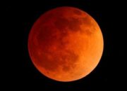 Mengapa Bulan Tampak Merah Saat Gerhana Total?