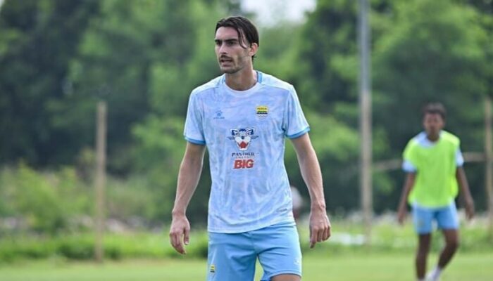 Persib Datangkan Striker Prancis Andrew Jung, Hodak Siapkan Trio Maut di Lini Depan