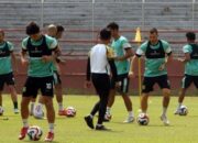 Eduardo Perez Tegaskan Persebaya Tak Akan Ubah Gaya Main Saat Hadapi Persib