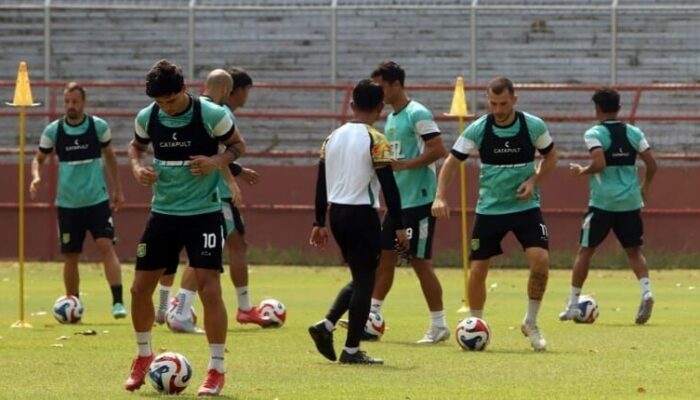 Eduardo Perez Tegaskan Persebaya Tak Akan Ubah Gaya Main Saat Hadapi Persib