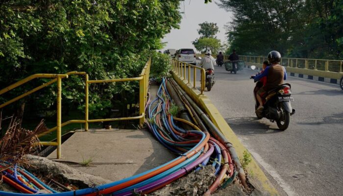Gubernur Riau Soroti Kabel Semrawut di Jembatan Siak I, PUPR Diminta Bertindak