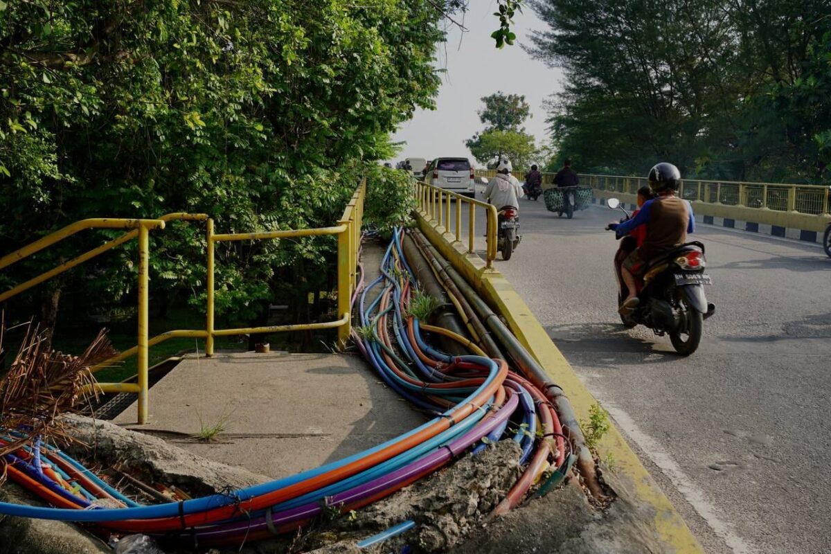 Kabel Semrawut di Jembatan Siak I. (ist)