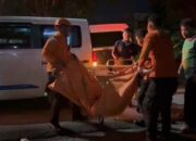 Basarnas Pekanbaru Evakuasi Pekerja Tewas Tersengat Listrik Saat Perbaiki Neon Box di Tengah Hujan