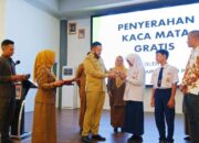 Dapat Kacamata Gratis, Penglihatan Siti Kembali Jelas