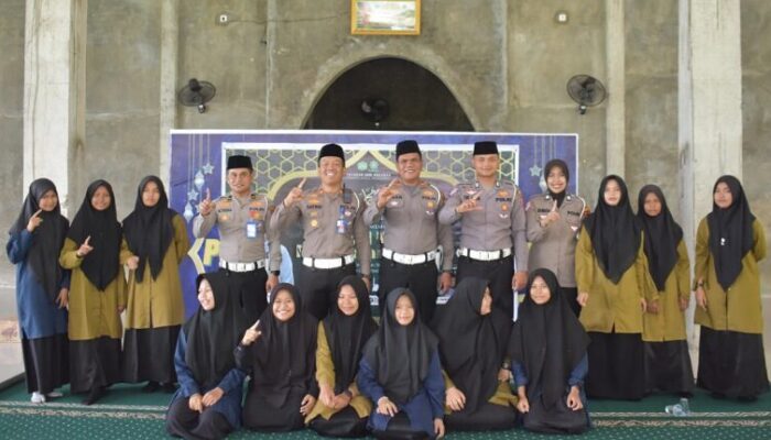 Polantas Menyapa di Pesantren, Ajak Santri Tumbuhkan Budaya Patuh dan Beretika Sejak Dini