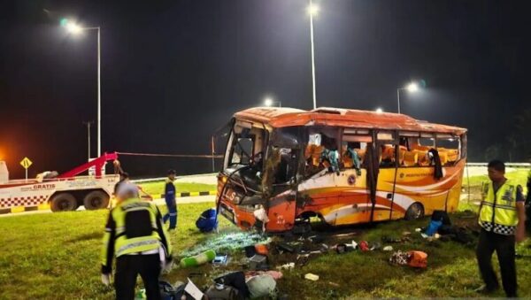Beginilah penampakan bus ALS yang kecelakaan di tol Padang - Sicincin.(ist)