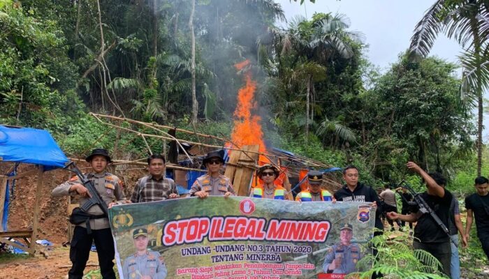 Susuri Sungai Batang Hari, Kapolres Solok Selatan Pimpin Razia Tambang Emas Ilegal