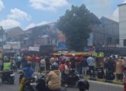 Kebakaran Hebat di Harapan Raya, Api Diduga Berasal dari Percikan Gerinda