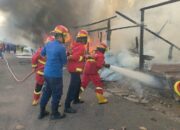 Kebakaran Dua Rumah di Ulak Karang Utara, Damkar Padang Kerahkan 80 Personel