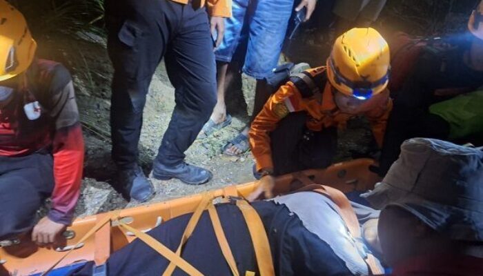 Enam Remaja Terjebak di Air Terjun Sarasah, Tim SAR Berhasil Lakukan Evakuasi