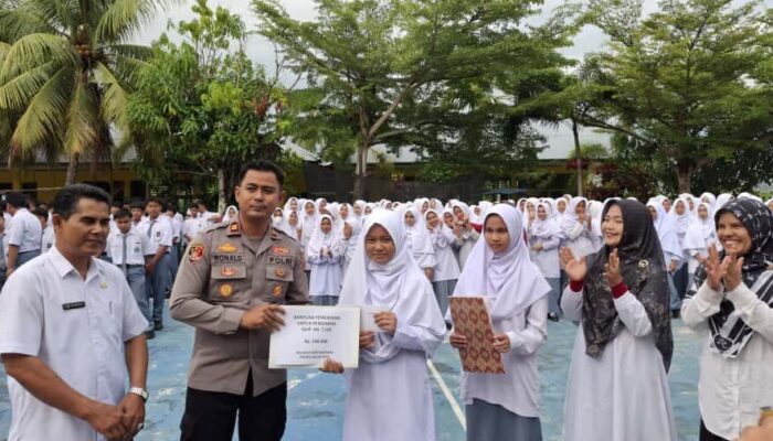 Penghafal Al Quran MAN 2 Solok, Polsek X Koto Singkarak Berikan Penghargaan