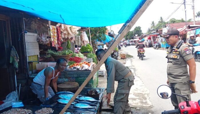 Satpol PP Jaga Ketertiban Pasar Pagi Parak Laweh, Kemacetan Panjang Kini Teratasi