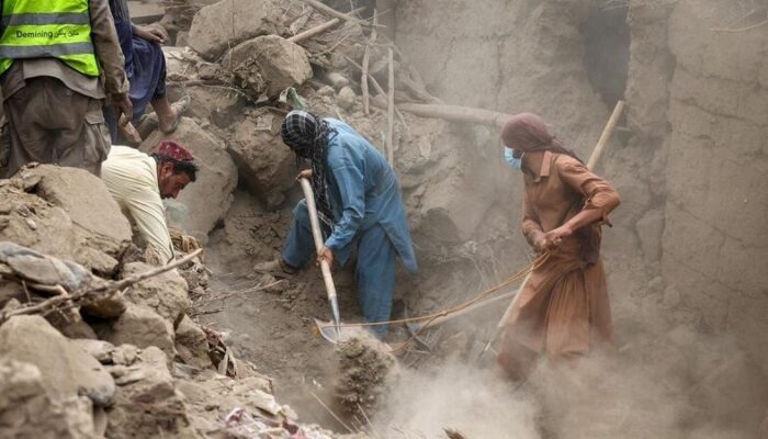 Gempa Afghanistan Hancurkan 8.000 Rumah, Ribuan Warga Mengungsi ke Tenda