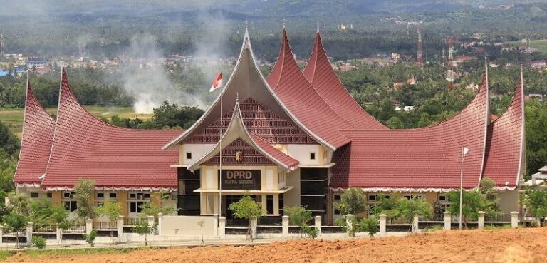 Gedung DPRD kota Solok. (Istimewa)