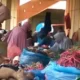 Aktivitas jual beli di Pasar Sawahlunto. Lesunya produksi batubara ikut memengaruhi pergerakan ekonomi kota. (ist)
