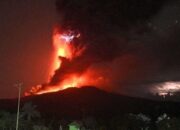 Gunung Lewotobi Laki-laki Meletus Hari Ini, Kolom Abu Capai 3.000 Meter