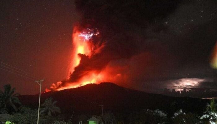 Gunung Lewotobi Laki-laki Meletus Hari Ini, Kolom Abu Capai 3.000 Meter
