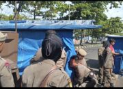 Jaga Estetika, Satpol PP Amankan Lapak Liar di Jalan Samudra Pantai Padang