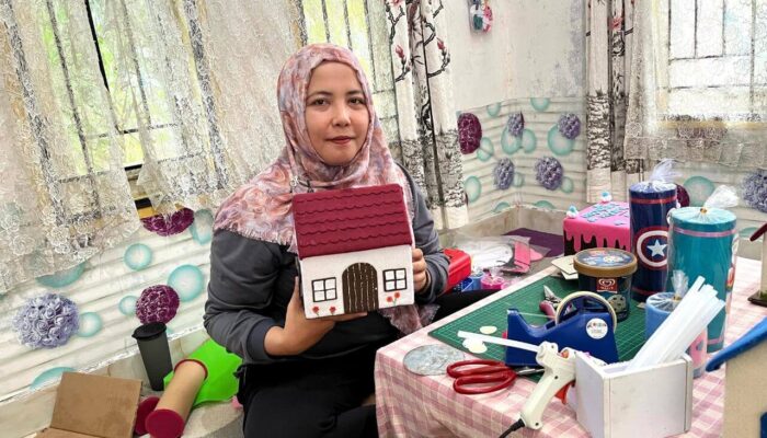 Dari Sudut Tunggul Hitam, Karya Daur Ulang Ade Yuliani Melesat hingga Singapura dan Australia