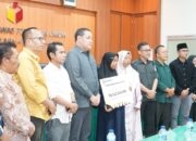 Anggota Bawaslu RI Serahkan Dana Kerohiman untuk Almarhum Staf Dharmasraya