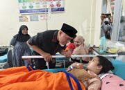 Gubernur Mahyeldi Tinjau Korban Dugaan Keracunan MBG di Agam