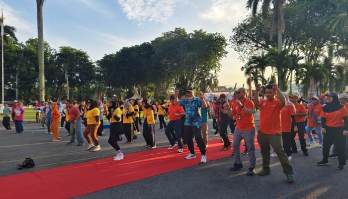 Seru! Warga Padang Ramaikan Jalan Sehat Bareng PT Garam dan Segitiga ‘G’ di Kantor Gubernur