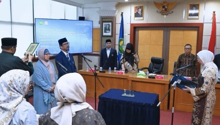 Kepemimpinan Baru FEB dan FTI, Rektor Universitas Bung Hatta Lantik Listiana sebagai Dekan