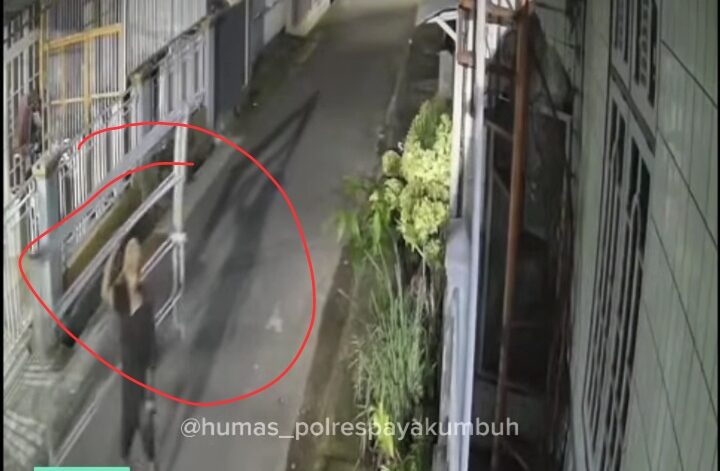 Rekaman cctv tersangka kasus pencuri Jam Tangan dan Uang di Payakumbuh Ternyata Juga Pelaku Kasus Jemuran Viral. (Dok.HumaspolresPayakumbuh)