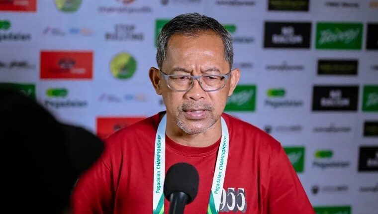 Head Coach PSPS Pekanbaru, Aji Santoso dalam salah satu sesi wawancara.(ist)