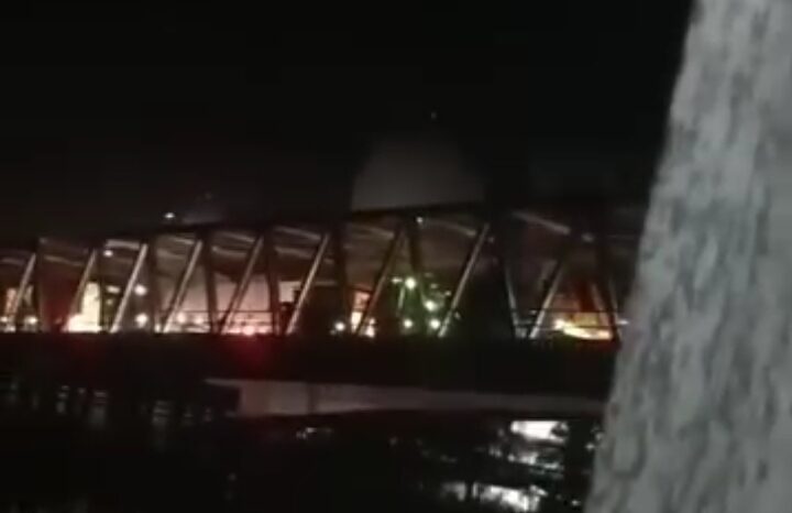 Tangkapan layar di Jembatan Leton II Pekanbaru saat pengendara panik dan klakson bersahutan (ist)