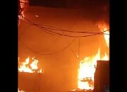 Kebakaran Landa Pasar Raya Padang, Tiga Petak Toko Milik Dinas Perdagangan Rusak Berat