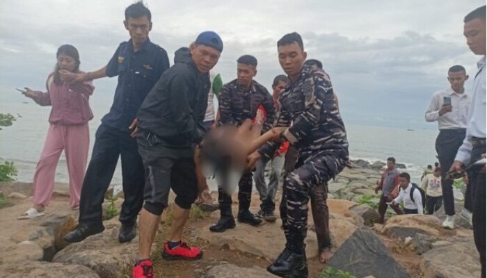 Ditemukan Tak Bernyawa, Operasi SAR Pelajar Terseret Ombak di Pantai Padang Ditutup