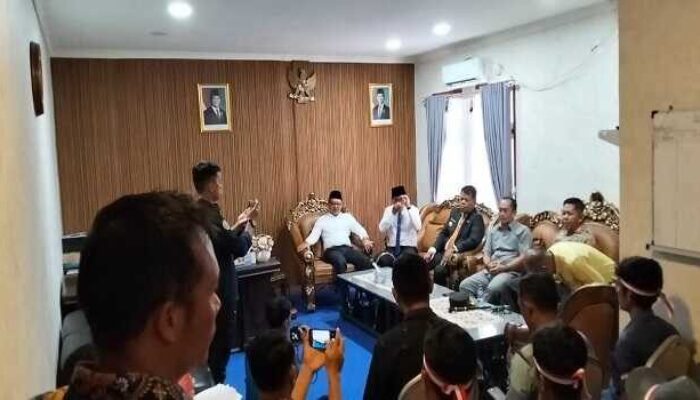 Masyarakat Adat Taileleu Datangi DPRD Mentawai, Ini Tuntutannya