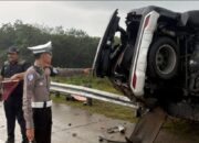Mobil Fortuner Tergelincir di Tol Pekanbaru- Bangkinang, Satu Penumpang Luka Berat