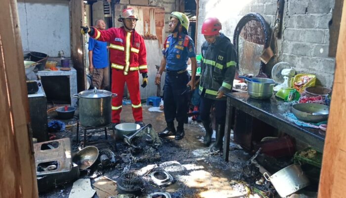 Dapur Rumah Warga di Gates Terbakar Hebat, Damkar Padang Turunkan 60 Personel