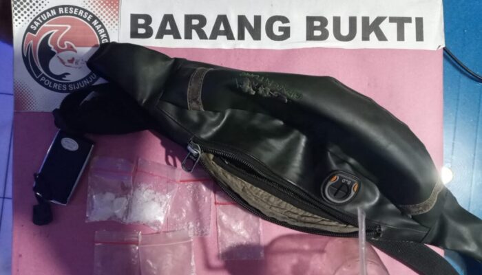 Satnarkoba Polres Sijunjung Tangkap Wiraswasta Pemilik Sabu dan Timbangan Digital