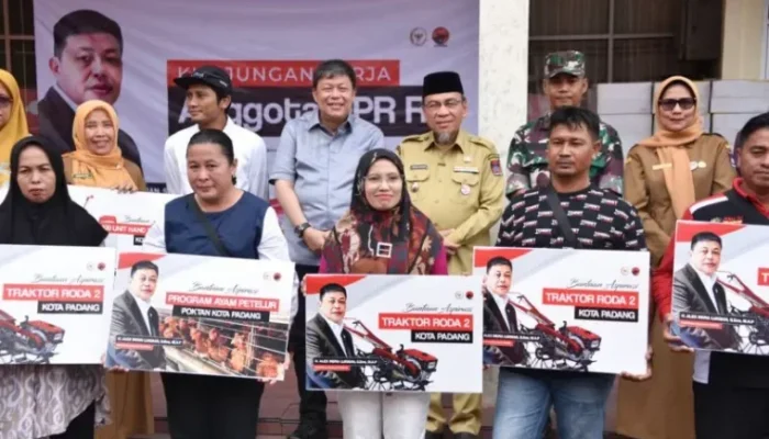 Tani di Padang Terima Bantuan Alat dan Mesin Pertanian dari DPR RI