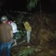 Material longsor menutup badan jalan di Nagari Kurai, Kecamatan Suliki, usai hujan deras mengguyur wilayah Limapuluh Kota. (dok.BPBD Limapuluh Kota)