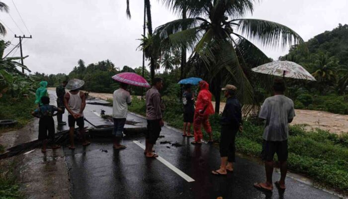 Jalur Sakayan-Gamaran Padang Pariaman Putus Total Diterjang Luapan Batang Anai