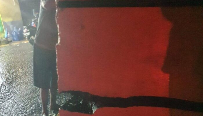 Jembatan Siteba Padang Retak Dihantam Arus Sungai