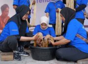 Nilai Jual Songket Melayu Meroket, Bakti BCA Beri Pembinaan Pewarnaan Alam Penenun Sumut