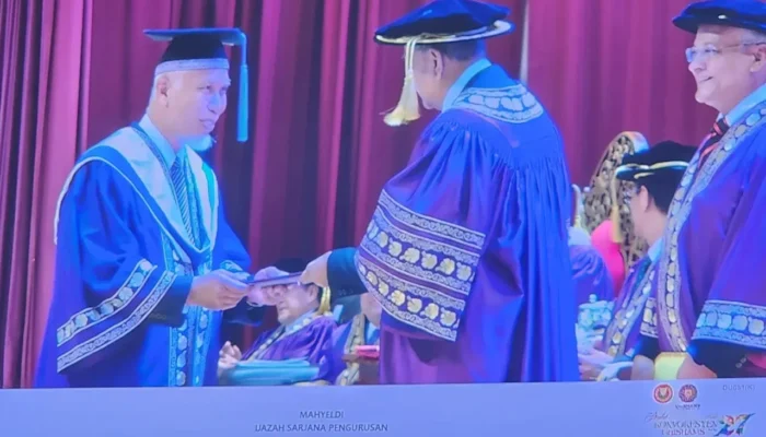 Wisuda Gubernur Sumbar Mahyeldi Sandang Gelar Magister Manajemen di Malaysia
