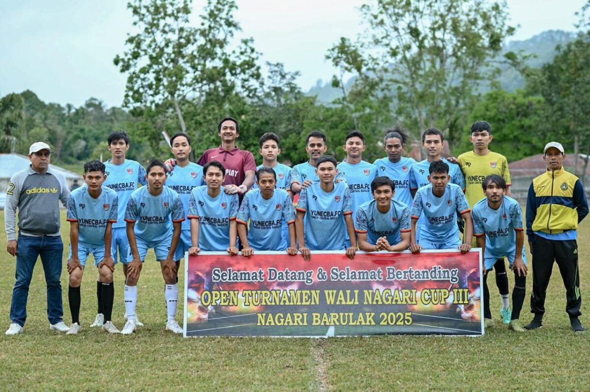 Para pemain dan official Yunecba FC Biru. (dok.panitia/ Falentio)