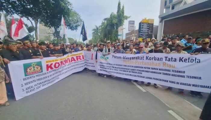 Sebut Presiden Prabowo hingga Soal Tanah Ulayat, Ini 3 Tuntutan Kommari di Depan Kejati Riau
