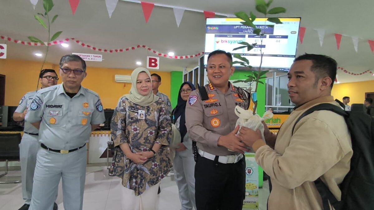Rektor Universitas Lancang Kuning (Unilak), Prof. Junaidi. (Ist/ Media Center Riau)