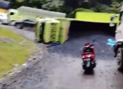 Truk Terguling Jalur Sitinjau Lauik Lumpuh, Polisi Berharap Segera Kembali Normal