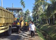 Bupati Pasbar Tinjau Langsung Proyek Jalan Simpang Bascamp Kampung Paraman