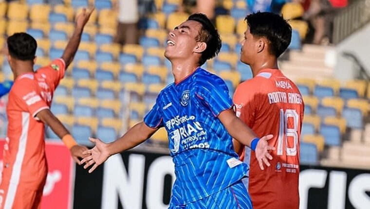 Straiker PSPS Pekanbaru Rayhan Firdaus saat melakukan selebrasi usai mencetak gol ke gawang Persiraja Banda Aceh.(ist)
