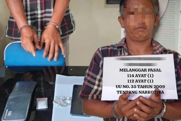 Tersangka berinisial MP (43) diamankan polisi usai kedapatan membawa narkotika jenis sabu dan ekstasi di Jorong Talago, Kecamatan Guguk, Kabupaten Limapuluh Kota, Selasa (11/11/2025). (Dok. Polres Limapuluh Kota)